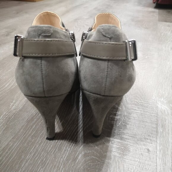 Vince Camuto Vanny Ladies Size 7.5 Grey Leather Upper Bootie - Picture 6 of 11